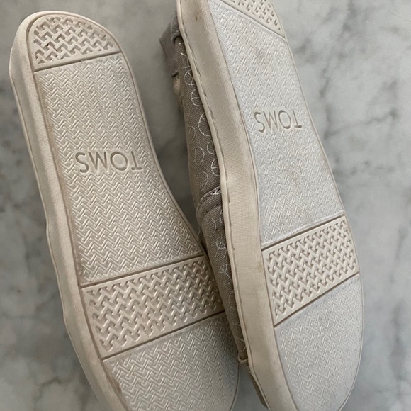 Toms - Picture 3 of 6